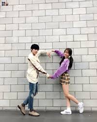 Gambar kartun persahabatan catatan fans via shafacamelia.blogspot.com. Somi And Wooshin Sahabat Laki Laki Dan Perempuan Fotografi Remaja Fotografi Pasangan