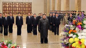 In december 2011 he was formally declared successor to his father as supreme leader. Erstmals Seit Wochen Kim Jong Un Tritt Offentlich Auf Zdfheute