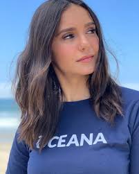 pin auf nina dobrev