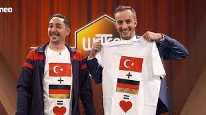 Jan böhmermann beschäftigt sich intensivst mit wikip. Alles Geleebanane Tv Kino