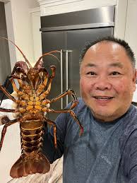 How to keep a lobster alive in central California?