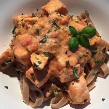 lachs in tomaten sahne sauce zu nudeln von kaferblau chefkoch einfache gerichte rezepte nudeln mit tomaten