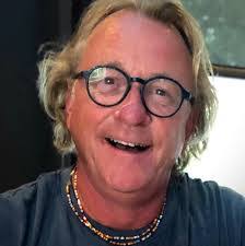 Albert Graves's Instagram, Twitter & Facebook