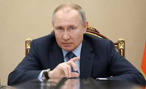 Выплату можно получать, пока ребенку не исполнится три года. Putin Vvel Ranzhirovanie Razmera Vyplaty Na Detej Ot 3 Do 7 Let Obshestvo Rbk