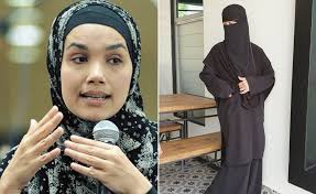 Zarina anjoulie belanja video di ig, buat warganet menjadi malu atas perbuatan tersebut.video tersebut. Fynn Jamal Terdiam Ditarbiah Wardina Safiyyah Mengenai Isu Rogol Dan Wanita Bawang Rangers