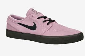 Buty na deskorolkę nike sb stefan janoski od swojej premiery, a miała ona miejsce w 2013, za jeden z najpopularniejszych modeli butów na deskorolkę. Nike Sb Zoom Janoski Rm Shoes Pink Rise Black Buy At Skatedeluxe