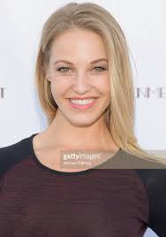 showing... (Short 2014)