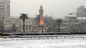 Bugün haber sitelerinin hava durumu tahminlerinde kar yağışından bahsedilirken, i̇zmir'e bile kar yağacak başlıkları dikkat çekti. Ege De Kar Yagisi Uyarisi Haberi Son Dakika Haberleri