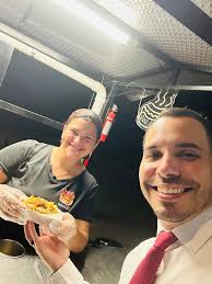 Después del mensaje de presupuesto, que mejor que un exquisito hotdog de  “El Holdog” de Gaby, en Tablonal frente a Tronilleria Los Matos. Abren de  lunes a viernes de 6:30 pm a