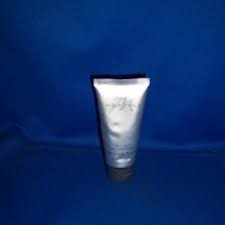 Este gel de definición que no se escama funciona para agregar grosor y textura, y mantener el cabello en su lugar. Montage Hair Gel 2 Oz By Graham Webb Discontinued Beauty