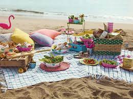 Impress Your Guests With Picnic On The Beach Picnic Beach Picnic Picnic Party