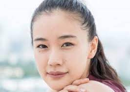 平面顔の芸能人って誰 平面顔に似合うメイクや髪型もご紹介 ペンネーム 1984 蒼井優 メイク 芸能人 顔
