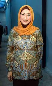 Desy ratnasari merupakan aktris film dan sinetron, model, bintang iklan, penyanyi, dan pembawa acara papan atas indonesia. Rahasia Desy Ratnasari Menjaga Wajah Dan Tubuhnya Awet Muda Cantik Tempo Co