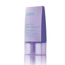 Krim penghilang flek hitam terbaik kerap dicari untuk membantu menghilangkan flek hitam atau ephelis di beberapa bagian tubuh, seperti lengan dan bahu. Produk Oriflame Penghilang Flek Kisah Bunda Shinta