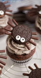 A moist chocolate cake and a cookies 'n' cream frosting combine to create these tasty oreo but one thing i didn't have was an oreo cupcake. Resepi Cupcake Oreo