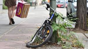 Bezirke Sammeln Hunderte Schrottrader In Berlin Ein B Z Berlin