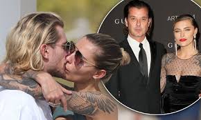 «noch zwei wochen und länger, dann hätte es einen toten gegeben. Gavin Rossdale S Former Girlfriend Sophia Thomalla Confirms Their Split As She Kisses Loris Karius Daily Mail Online