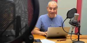 O ιεροκλής μιχαηλίδης υποδέχεται τον σταύρο θεοδωράκη στο open. Stayros 8eodwrakhs Apo To Iefimerida Gr