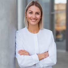 How to be an influencer manager. Lorina Kruger Pr Influencer Manager Estee Lauder Companies Xing
