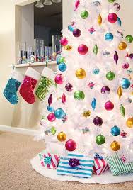 Un arbol para navidad blanco y lleno de color… ¡nunca antes la navidad fue tan. 15 Ideas Para Decorar Arboles De Navidad Blancos Arkihome Arkihome Arquitectura Y Diseno De Interiores