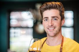 Wil jij dit nieuwsverhaal volgen? Coverstory Hugo Kennis Vertelt Over Expeditie Robinson Licht Op Eindhoven