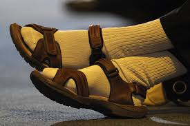 Résultat de recherche d'images pour "socks with sandals men"