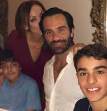 Couldn't think of anything better than to see in my 40th with my  @mandykarimloo @jkarimloo_ @hadley07karimloo and my friends. I love you,  Mandy. Thank you for organizing and working with the little