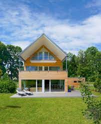 das haus erstling von baufritz hat unglaubliche 343 m wohnflache verteilt auf 11 zimmer klick auf das bild um direkt zu unser holzhaus bauen haus holzhaus