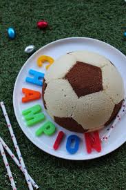 Gateau Ballon De Foot Aux Deux Chocolats Aurore S Bakery Gateau Ballon De Foot Gateau De Football Gateau