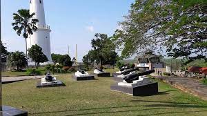 Bukit melawati (melawati hill) at kuala selangor was the administrative center and stronghold of the selangor sultanate in the late 18th and early 19th century. Bukit Melawati Kuala Selangor Selangor Malaysia Gokayu Your Travel Guide
