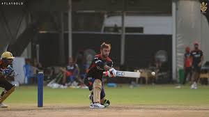 At the end of the 10th over, royal challengers batsmen virat kohli and glenn maxwell. Ipl 2021 Watch Glenn Maxwell Unleashes A Series Of Sumptuous Reverse Sweeps On Rcb Training Debut