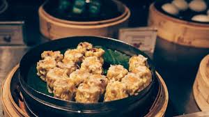 Setelah semua bahan siap, mulailah membuat dimsum mengikuti langkah berikut: Ide Usaha Rumahan Begini Cara Mudah Membuat Dimsum Ayam Nikmat