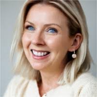 Jennifer Hastings's Instagram, Twitter & Facebook