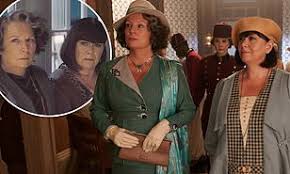 Poirot probes the disappearance of a wealthy woman's cook, and soon uncovers an elaborate plot to hide an ever darker crime. Dawn French And Jennifer Saunders Reunite On Screen In Death On The Nile Daily Mail Online