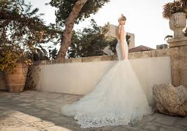 Um brautkleider günstig kaufen zu können, gibt es einige dinge, die ihr beachten solltet. Die Sommer Kollektion Von Berta Bridal Brautkleid Couture Aus Israel Hochzeitsblog I Brautsalat