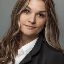 Krista Simons's Instagram, Twitter & Facebook