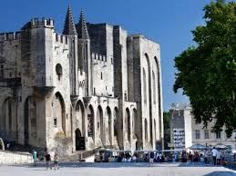 Die geschichte der stadt avignon umfasst die entwicklungen auf dem heutigen gebiet der stadt avignon von der ersten besiedlung bis zur gegenwart. Entdecken Sie Avignon Die Stadt Der Papste Provence Alpes Cote D Azur Comite Regional De Tourisme