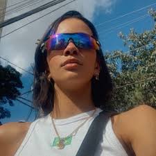 Débora Freitas (@deborafreittas)