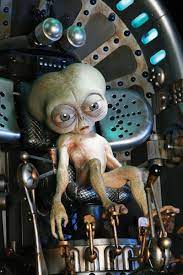 Staff Picks The Best Online Creative Portfolios Krop Movie Memorabilia Aliens And Ufos Alien Drawings