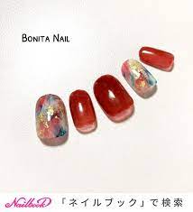 大胆な赤をクリアで夏モードへと導いて 反対色をmixしたニュアンスネイルをポイントにすると 爽やかさもプラスできます 金箔を重ねれば太陽の光を綺麗に反射しますよ id 4440721 ネイル ネイルアート動画 ネイルデザイン