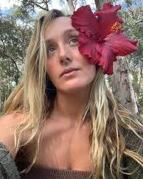 Chloe Ireland's Instagram, Twitter & Facebook