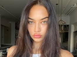Shanina Shaik's Instagram, Twitter & Facebook