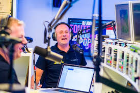 Maak van telkens maar treuriger wordende berichten een leuk drankspel. Three Musketeers Uit Hengelo Succesvol Met De Online Muziekbingo S Hengelo Tubantia Nl