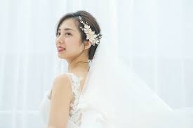 ウェディングドレスに似合う花嫁髪型とはドレス種類別で紹介