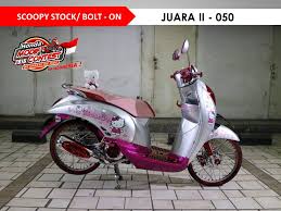 Warna kalem biru tosca ini menjadi daya tarik tersendiri yang dipadu padankan dengan warna putih susu. Gambar Modifikasi Scoopy 2010 Oprek Motor
