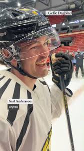 Förra säsongen gjorde Axel Andersson tre mål på hela säsongen i  grundserien. På torsdagskvällen gjorde han lika många när Brynäs äntligen  vann igen på hemmaplan.