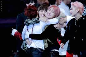 Penggemar kpop pasti gak asing lagi dengan dua idol pemilik suara emas dari boy group bts dan exo, yakni kim tae hyung atau v dan byun baek . Taehyung Pics On Twitter Bts X Exo Taehyung Jhope Suho Baekhyun