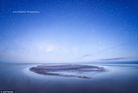 Isolation Lake Eyre Located In Remote South Australia Takes On A New Life With This Phenomenal Sho Australia Landscape Australia Photos Australian Photography