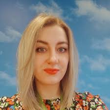 Hannah Wakefield's Instagram, Twitter & Facebook