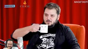 Jahrei̇n ablasinin kendi̇si̇ni̇ aldatmasini anlati̇iyor (tüm ailesinden konuşuyor) espilim tv před 2 lety. Jahrein Soguk Savas 4 Gulersen Kaybedersin Izliyor Ù„ÙŠØ¨ÙŠØ§ Vlipa Lv
